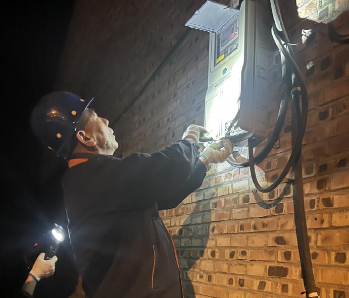 豐鎮(zhèn)供電公司開(kāi)展查處安全隱患、保障供用電質(zhì)量專項(xiàng)用電檢查行動(dòng)