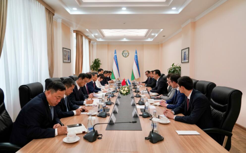 宋海良會(huì)見烏茲別克斯坦投資、工業(yè)與貿(mào)易部部長(zhǎng)庫(kù)德拉托夫·拉齊茲