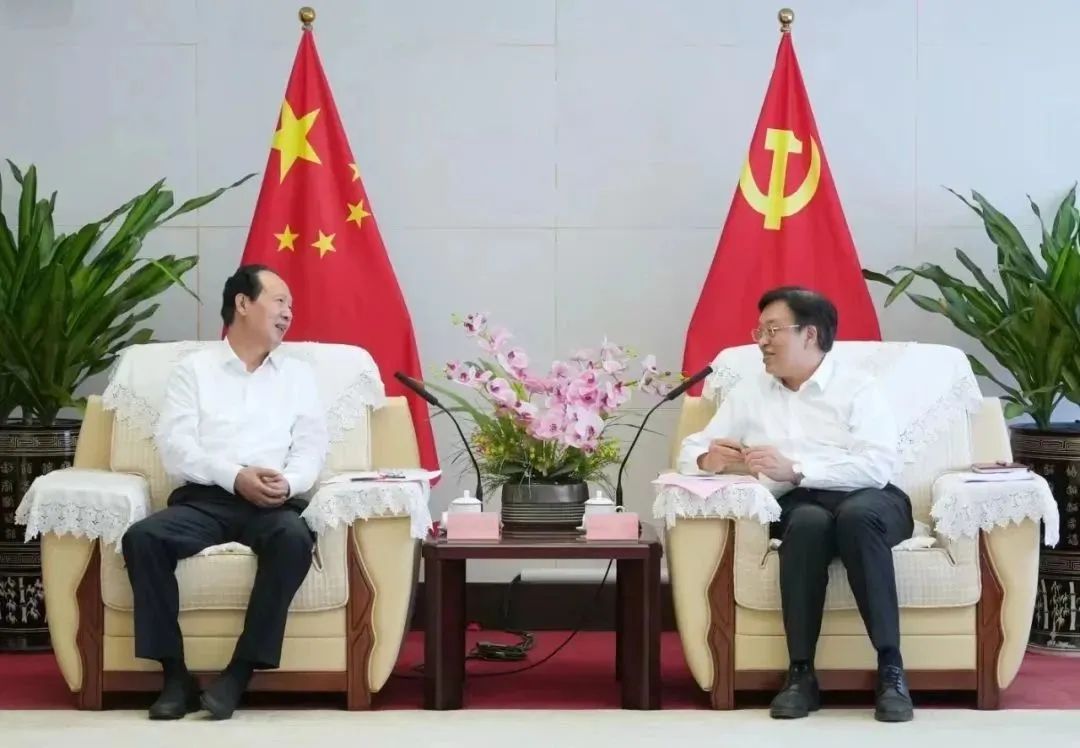 中國電建黨委書記丁焰章拜會(huì)海南省委書記馮飛