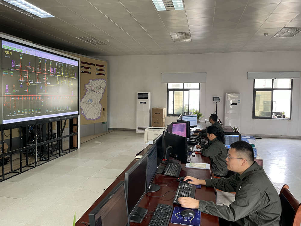 國網(wǎng)羅山縣供電公司:“涼”方把脈電網(wǎng) 應對高溫“烤”驗