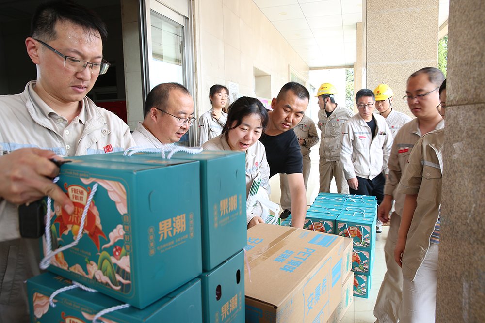 臨汾熱電公司開展“保供有我，夏送清涼”慰問活動(dòng)