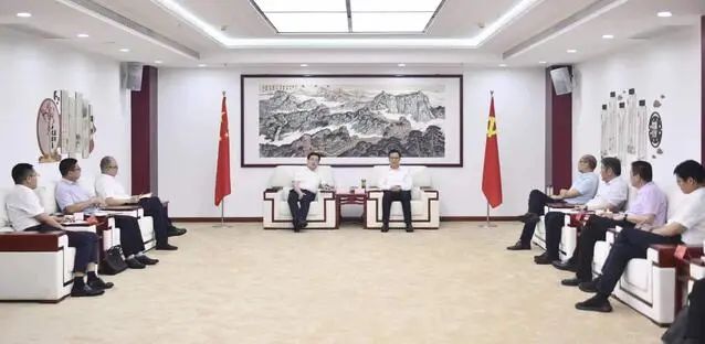 漯河市委書(shū)記秦保強(qiáng)、市長(zhǎng)黃鈁會(huì)見(jiàn)中國(guó)電建華中區(qū)總部黨委書(shū)記、總經(jīng)理蹇尚友一行