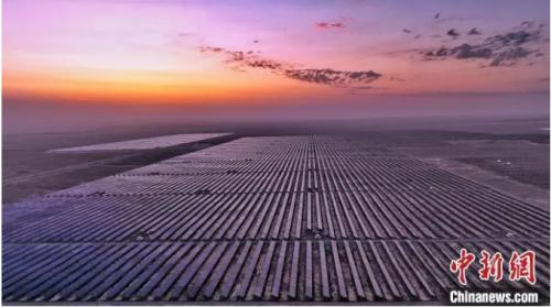 中國(guó)能建建成西北首個(gè)光、儲(chǔ)、氫、熱一體化項(xiàng)目!