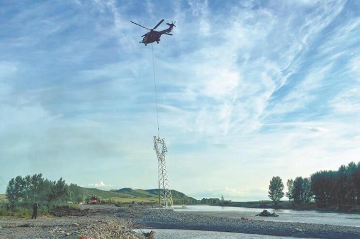 【搶險救災(zāi) 我們在前線】國家電網(wǎng):在空中用2.3噸鐵塔“穿針引線”