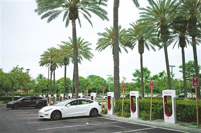 美國:汽車電動化路上磕絆多