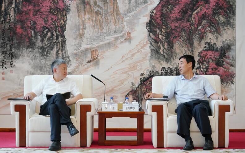 中國能建黨委副書記、總經(jīng)理孫洪水與重慶兩江投資集團(tuán)黨委書記、董事長李謹(jǐn)會(huì)談