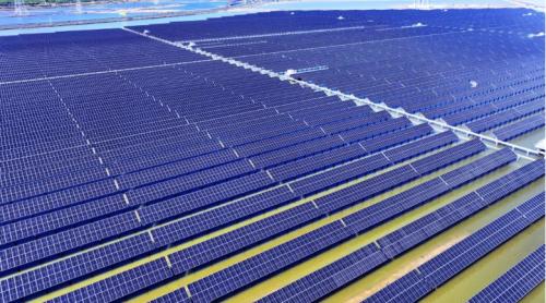 580MW!龍?jiān)措娏μ旖蚝>}光互補(bǔ)項(xiàng)目全容量并網(wǎng)