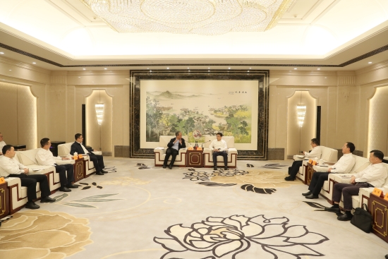 中國(guó)電建黨委副書記、總經(jīng)理王斌與江蘇省委常委、蘇州市委書記曹路寶舉行會(huì)談