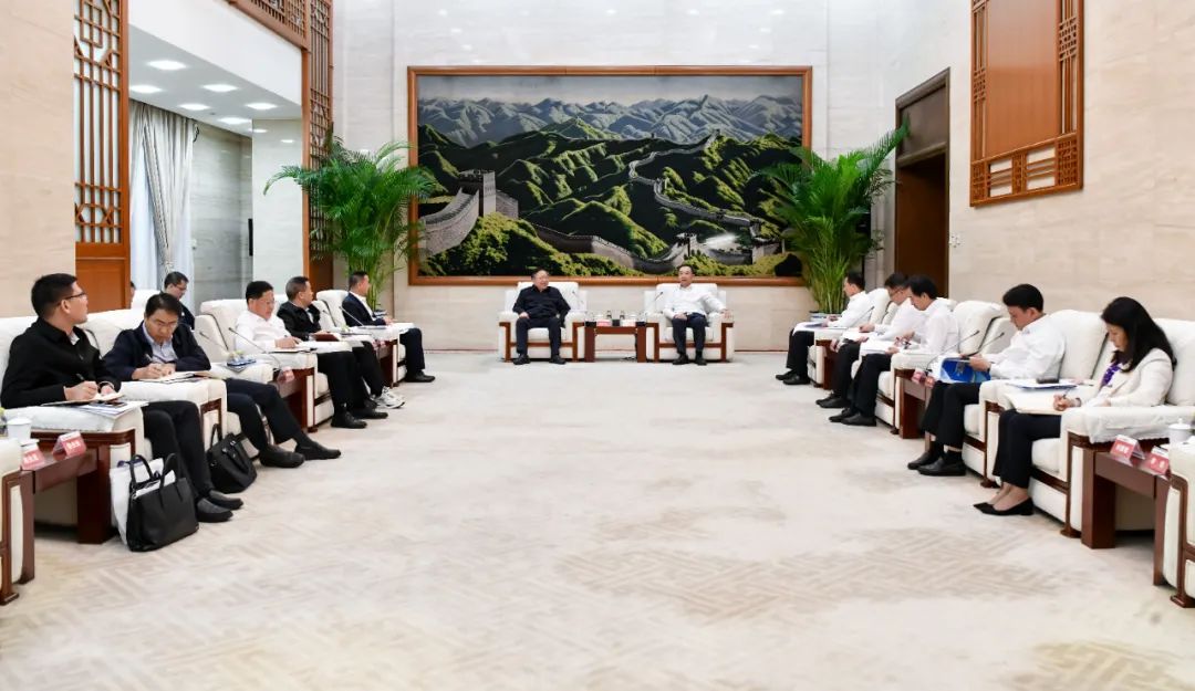 大唐集團(tuán)有限公司黨組書(shū)記、董事長(zhǎng)鄒磊與廣西壯族自治區(qū)國(guó)資委黨委書(shū)記秦如培會(huì)談