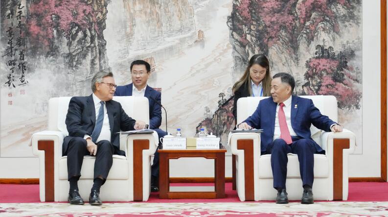 中國能建黨委書記、董事長宋海良與渣打集團主席韋浩思會談