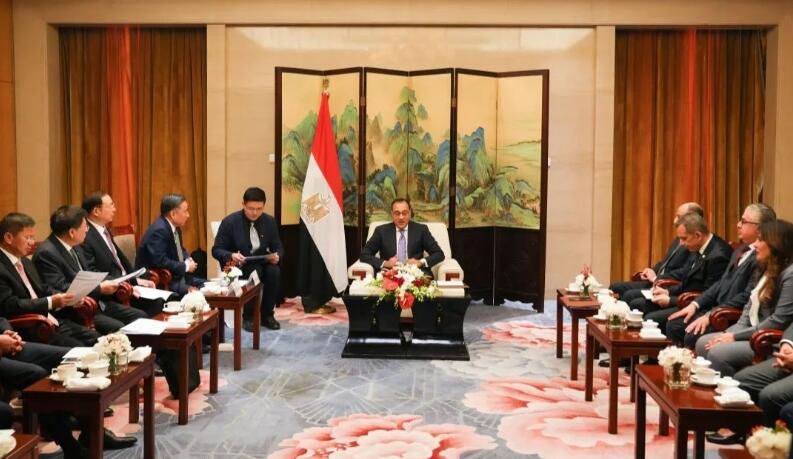 中國能建黨委書記、董事長宋海良拜會埃及總理馬德布利