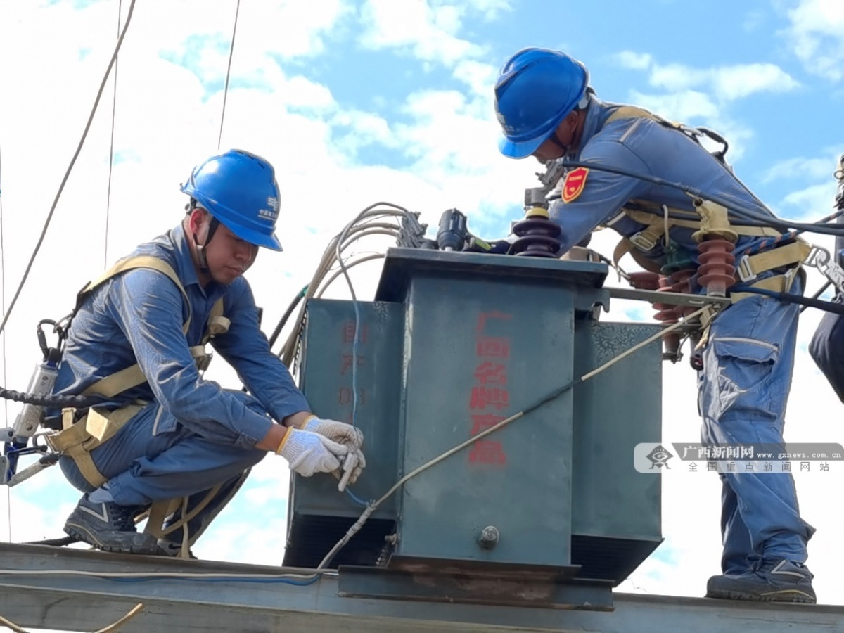 廣西恭城供電公司:配變?cè)鋈莞脑?居民用電無憂