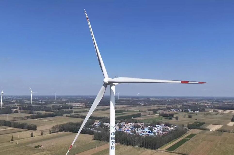 中國節(jié)能以“風(fēng)電+清潔供暖” 守護(hù)千家萬戶“光與暖”  　　文章來源：中國節(jié)能環(huán)保集團(tuán)有限公司　　發(fā)布時(shí)間：2023-11-23  　　從中國節(jié)能獲悉，2023至2024年度冬季采暖季期間，中國節(jié)能所