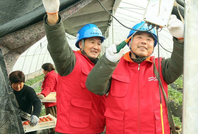 河南汝陽(yáng):黨員服務(wù)隊(duì) 保電進(jìn)鄉(xiāng)村