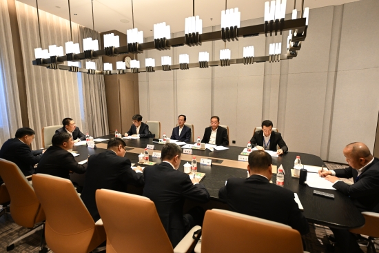 丁焰章與近期新任職子企業(yè)黨委書記、董事長(zhǎng)進(jìn)行集體談話