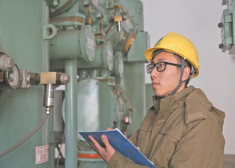 汪東旭: 深扎根善創(chuàng)新 堅(jiān)守變電運(yùn)維一線