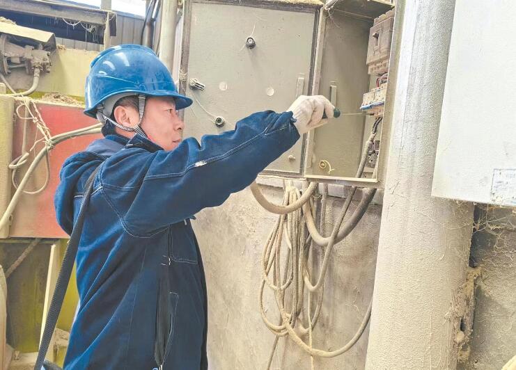 馮杰:立足崗位 用心服務