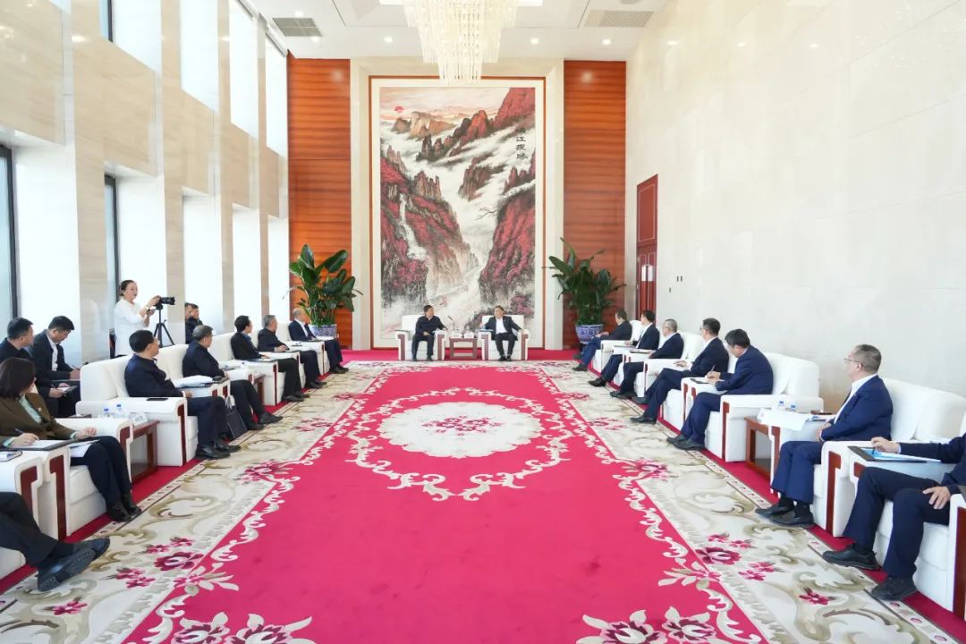 中國(guó)能建黨委書記、董事長(zhǎng)宋海良與吉林省副省長(zhǎng)李國(guó)強(qiáng)會(huì)談