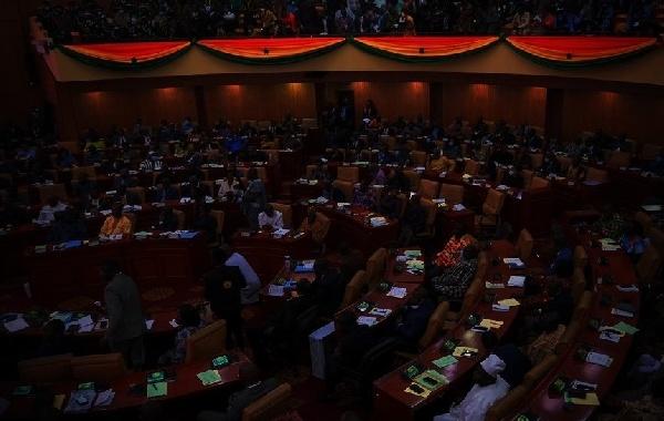 英媒：加納議會(huì)欠電費(fèi)，電力公司拉閘打斷國(guó)情咨文