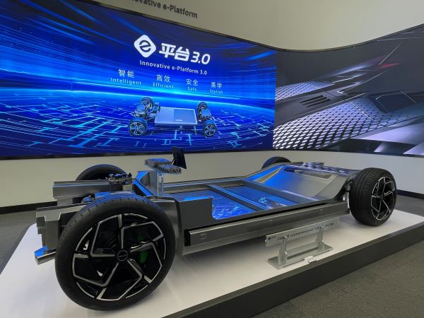 “新能源汽車第一城”再易主，深圳大幅超車，還有這些城市在踩油門