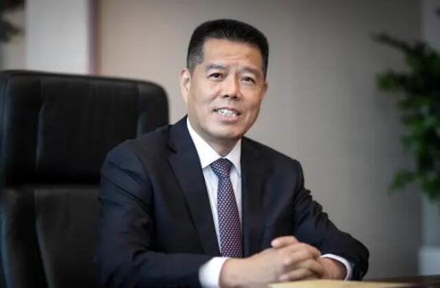 加快推動(dòng)傳統(tǒng)煤炭企業(yè)向新能源企業(yè)轉(zhuǎn)型發(fā)展——訪全國人大代表，山東能源集團(tuán)黨委書記、董事長 李偉