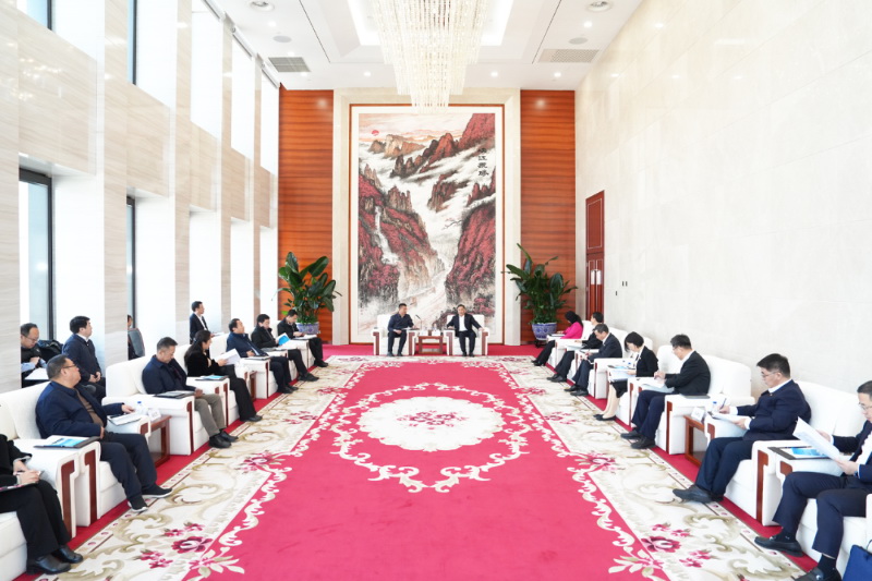 中國能建黨委書記、董事長宋海良與北京市朝陽區(qū)區(qū)長吳小杰會談