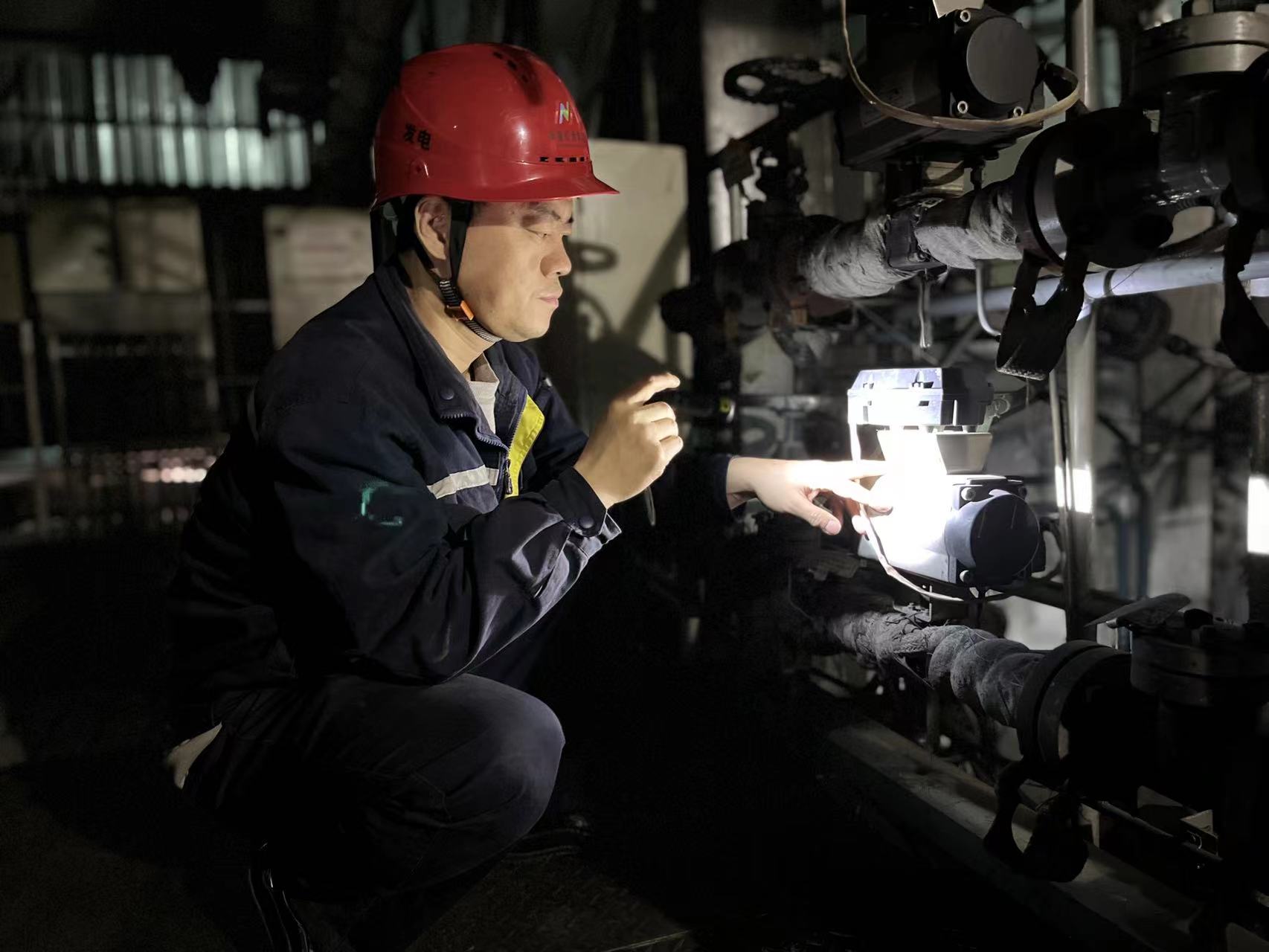 張濤：“只要需要我就一直在，同他們一起，做設(shè)備穩(wěn)定的護(hù)航人！”