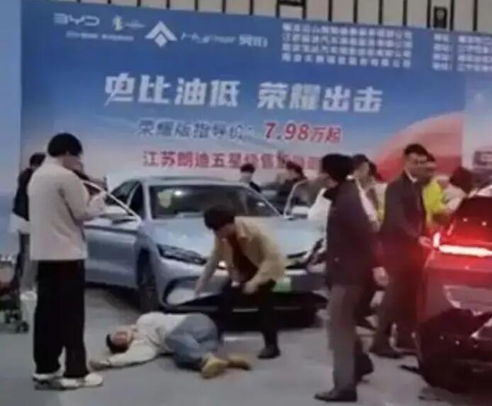 突然啟動!參展車撞傷5人，車企最新回應(yīng)