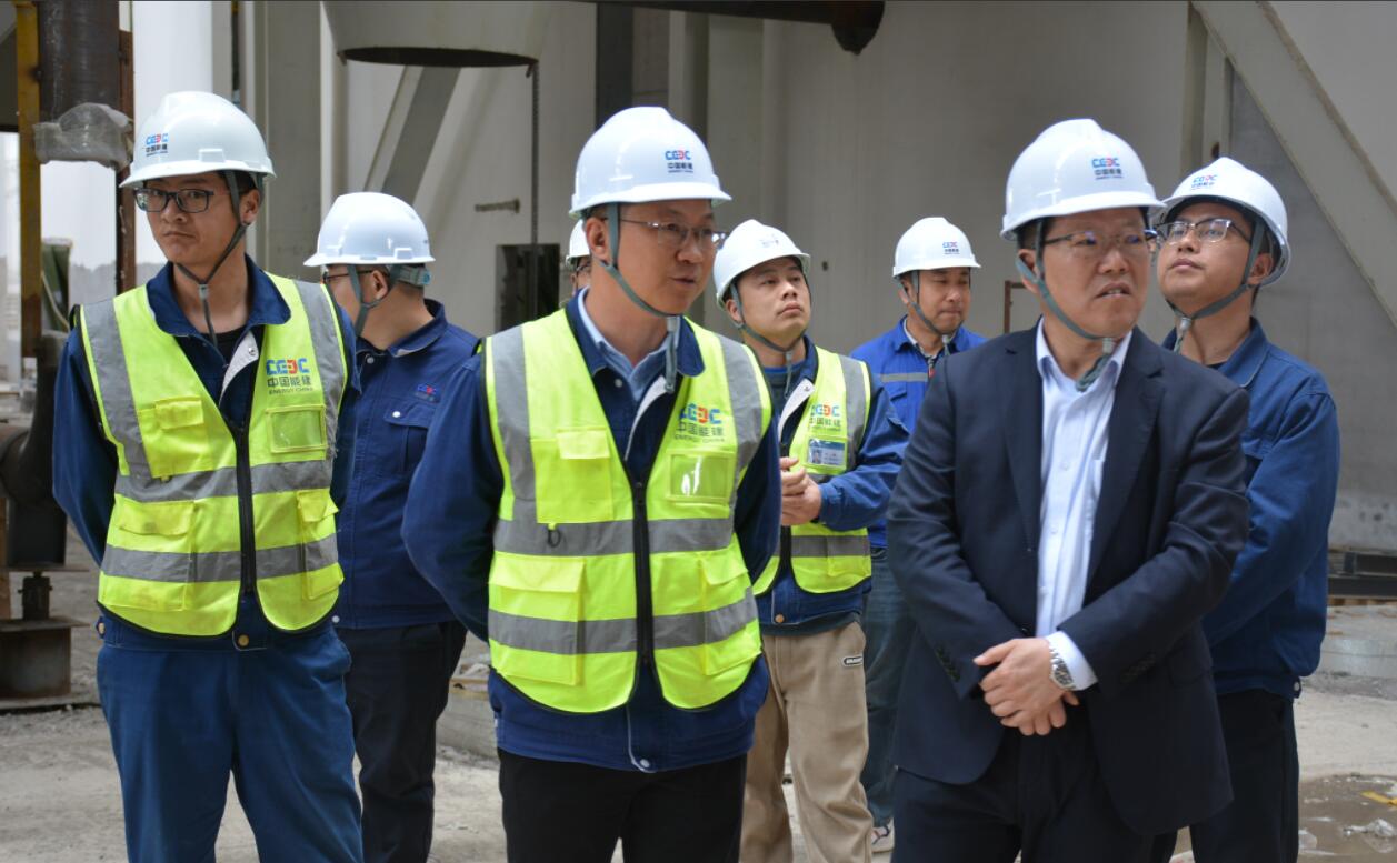 中國能建建筑集團黨委副書記、總經(jīng)理羅耕能到正寧百萬項目指導(dǎo)調(diào)研