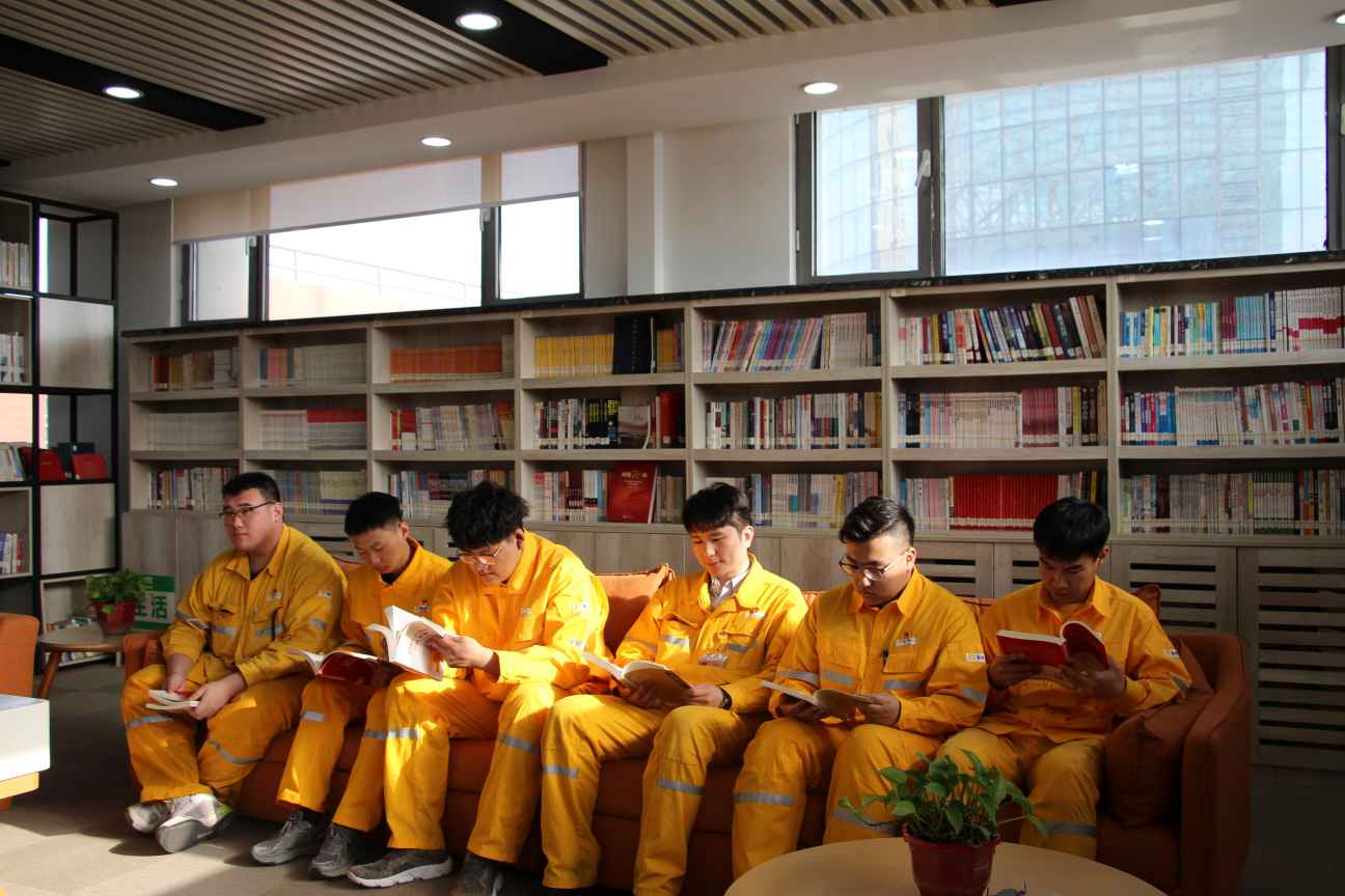 華潤(rùn)電力盤錦公司“學(xué)習(xí)百年黨史、誦讀紅色經(jīng)典”青年讀書(shū)分享活動(dòng)