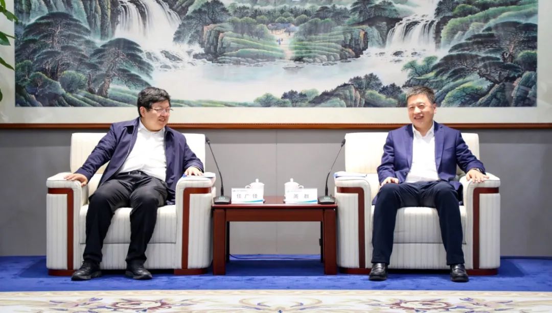 中國電氣裝備黨委副書記、總經(jīng)理周群會見濟南市副市長任廣鋒