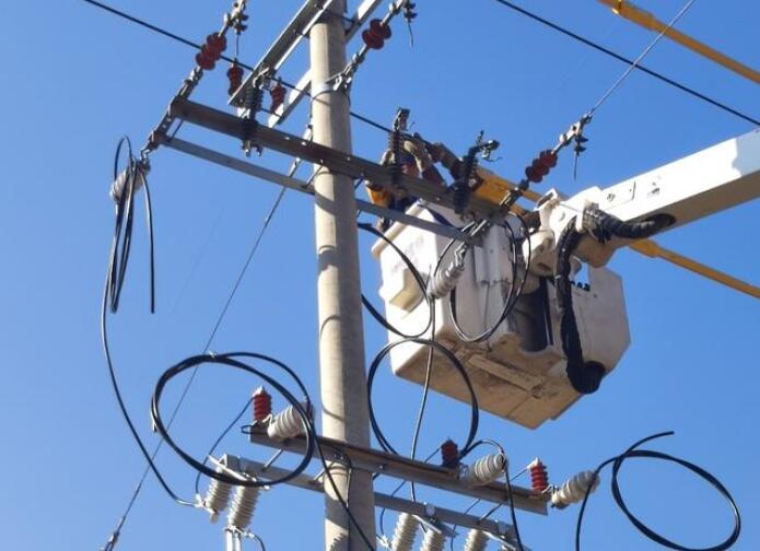 國(guó)網(wǎng)順昌縣供電公司線(xiàn)路帶電接火 保障用電可靠