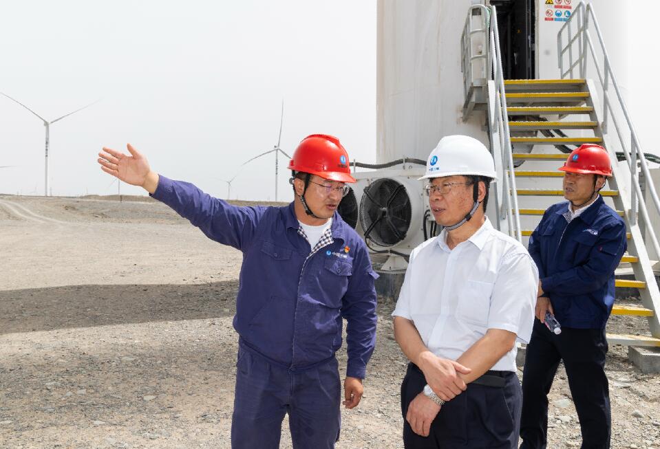 三峽集團(tuán)董事長(zhǎng)、黨組書(shū)記劉偉平調(diào)研三峽集團(tuán)新疆區(qū)域工作