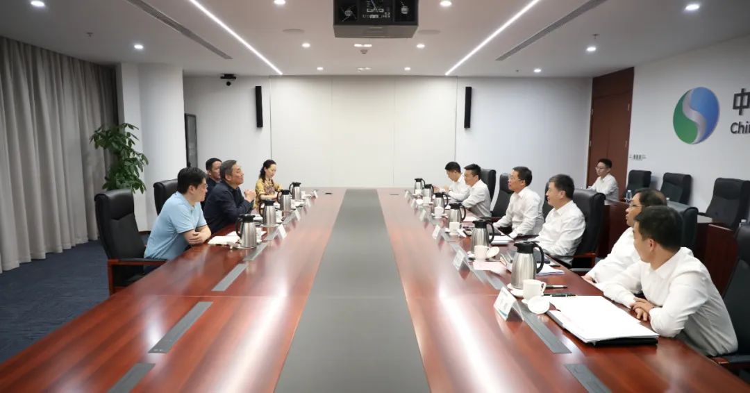 中國電氣裝備李洪鳳董事長、周群總經(jīng)理會見上海市經(jīng)信委副主任戎之勤