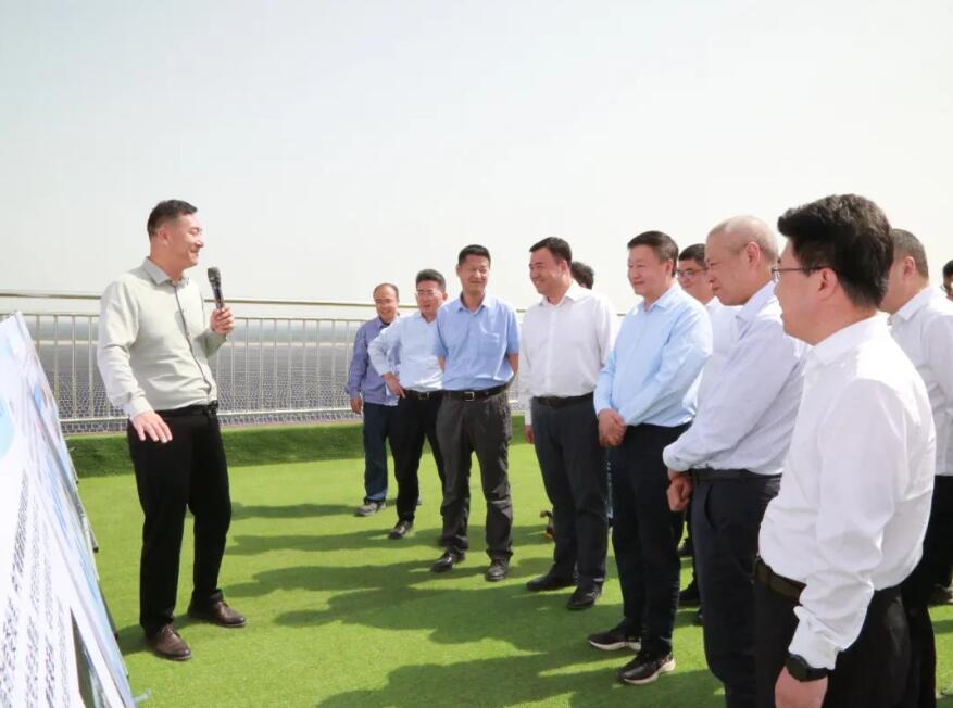 中國廣核集團(tuán)黨委書記、董事長楊長利赴新疆調(diào)研新能源業(yè)務(wù)發(fā)展情況