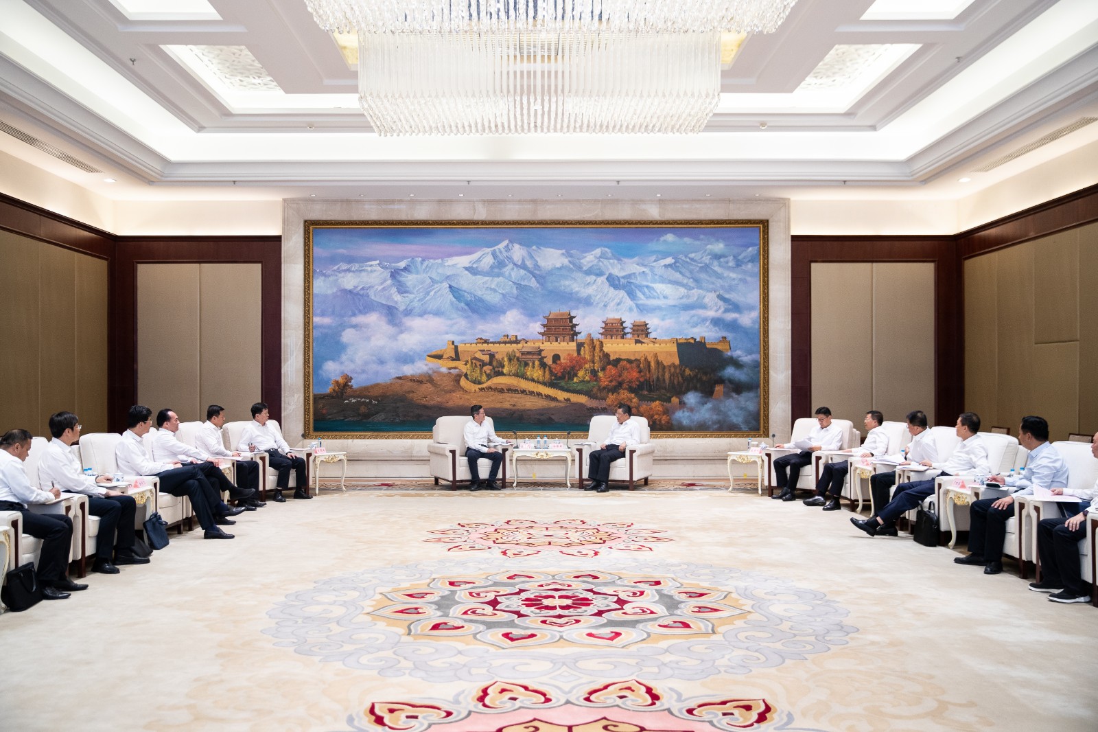 國(guó)家能源集團(tuán)總經(jīng)理、黨組副書記余兵拜會(huì)甘肅省省長(zhǎng)任振鶴并出席蘭洽會(huì)