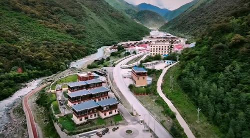 培育壯大清潔能源產(chǎn)業(yè)，推動(dòng)白玉綠色低碳高質(zhì)量發(fā)展