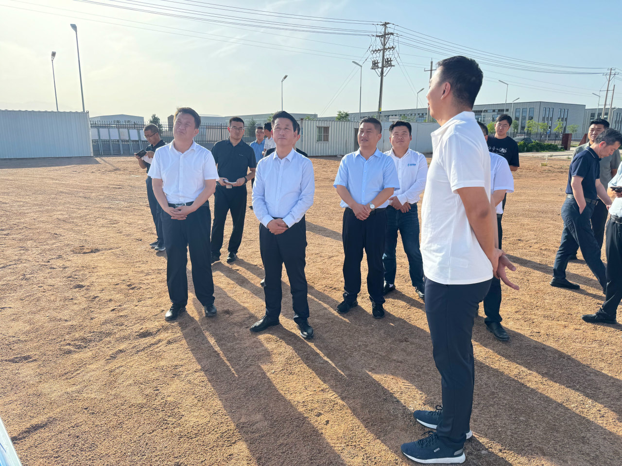 金昌市委副書記,市政府黨組書記王琳璽調(diào)研金昌致信儲(chǔ)能生產(chǎn)基地