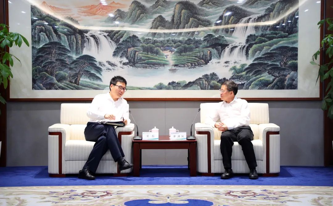 中國電氣裝備黨委書記、董事長李洪鳳會見上海電氣集團(tuán)黨委書記、董事長吳磊