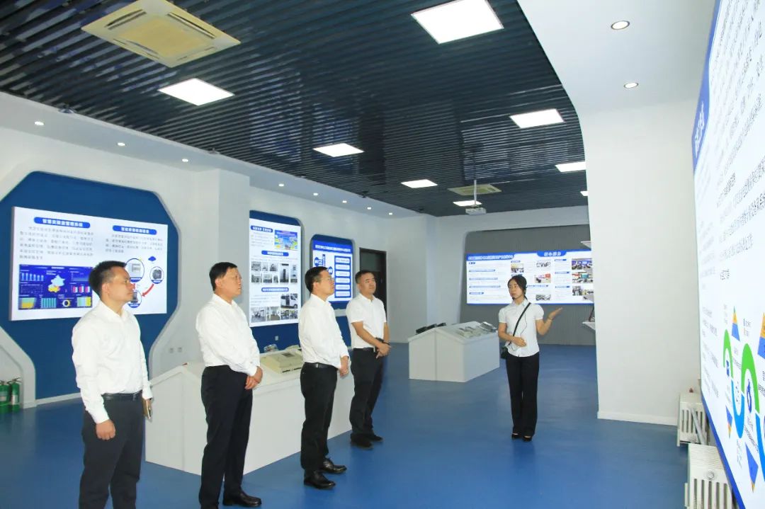 中國電氣裝備黨委書記、董事長李洪鳳赴哈表所、天宇電氣、廈門許繼調(diào)研