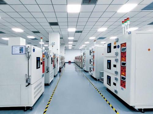 新型儲能行業(yè)快速發(fā)展，海博思創(chuàng)為產(chǎn)業(yè)規(guī)?；峁┯辛χ? width=