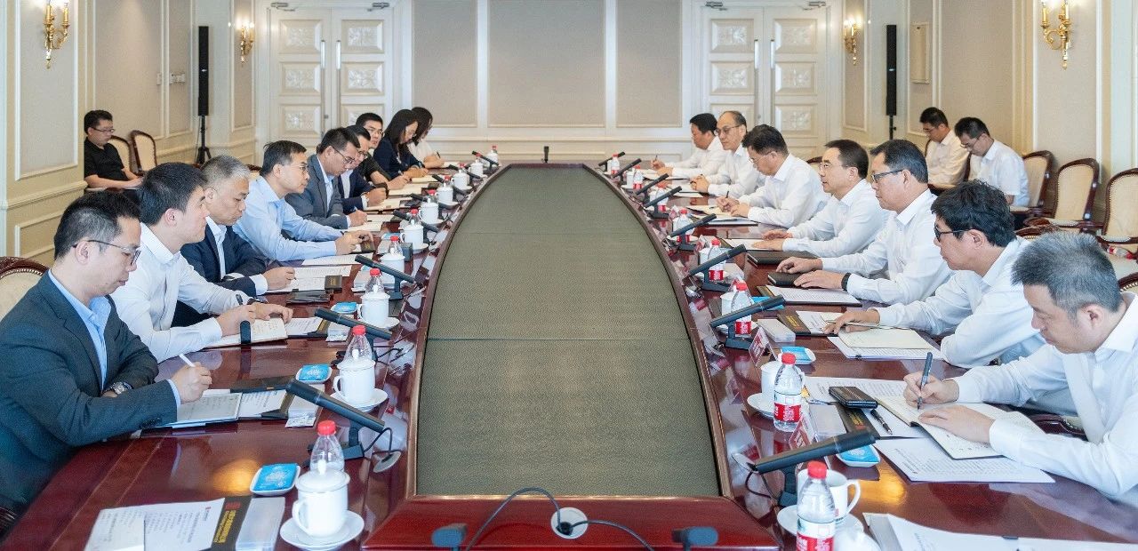 大唐集團(tuán)黨組書記、董事長鄒磊與遠(yuǎn)景科技集團(tuán)董事長張雷會談