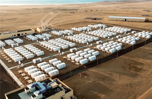 華為建立全球最大光儲微網(wǎng)電站“紅?！保耗旯╇姵?0億度