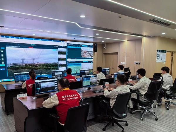 國(guó)網(wǎng)上海超高壓公司全力迎戰(zhàn)臺(tái)風(fēng)“普拉?！?全力確保城市主電網(wǎng)安全穩(wěn)定運(yùn)行