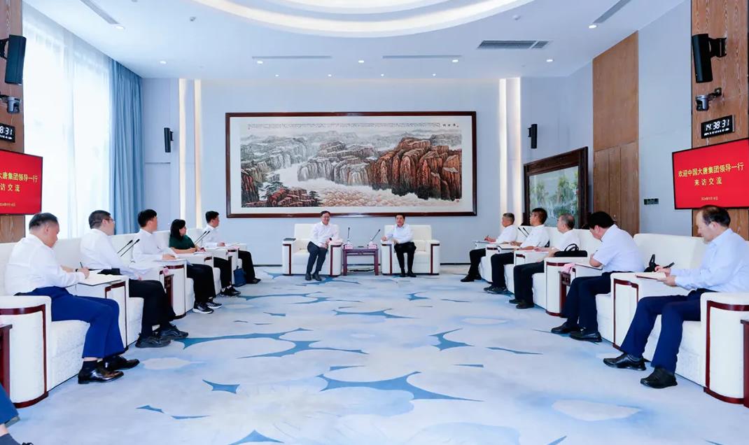 大唐集團(tuán)黨組副書記、總經(jīng)理張傳江與陜煤集團(tuán)黨委書記、董事長張文琪會(huì)談