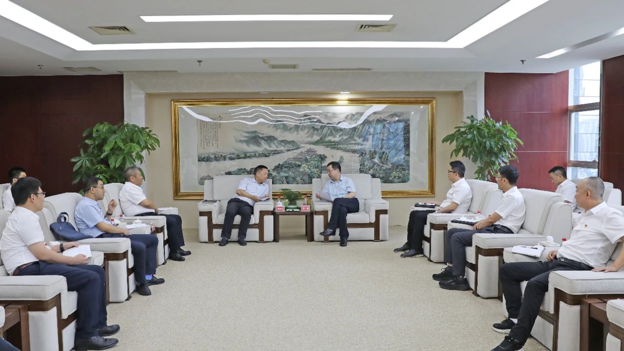 大唐四川公司黨委書記、董事長梁華與水電十局黨委書記、董事長范開平會談