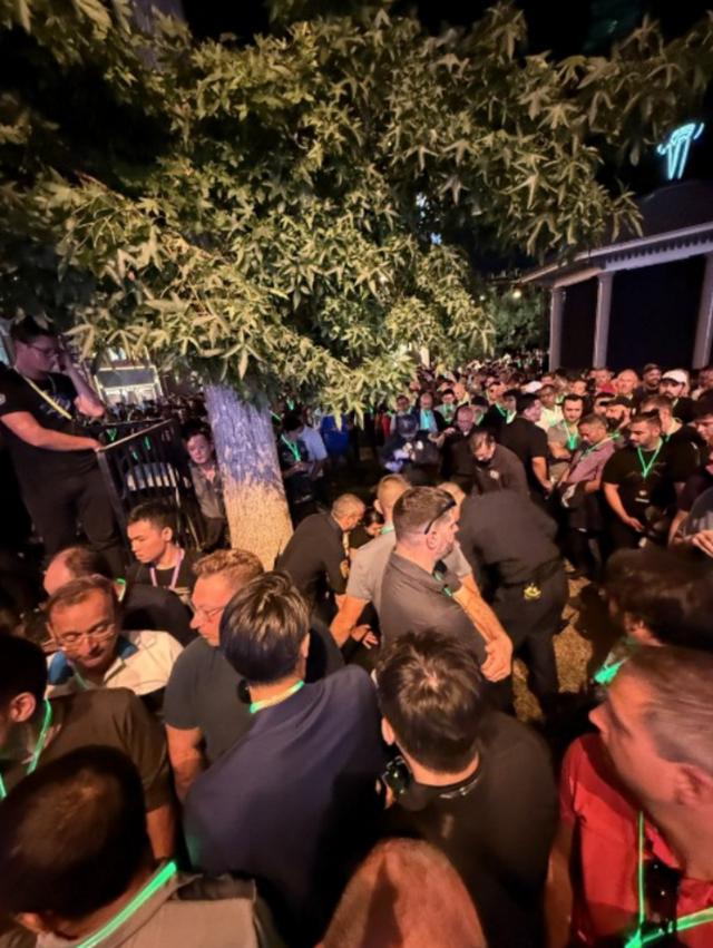 馬斯克：現(xiàn)場有人突發(fā)疾病，特斯拉Robotaxi發(fā)布會推遲