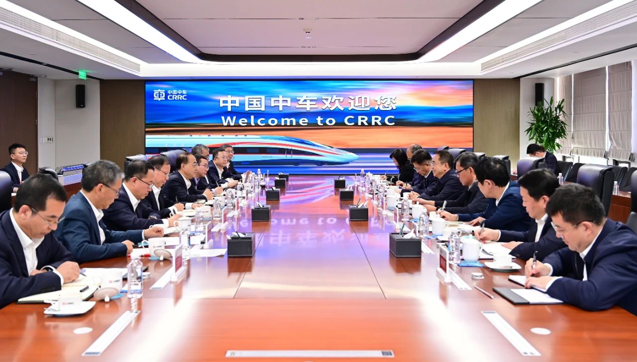 大唐集團(tuán)黨組書記、董事長(zhǎng)鄒磊與中國(guó)中車黨委書記、董事長(zhǎng)孫永才座談交流