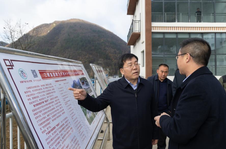 三峽集團(tuán)總經(jīng)理、黨組副書記李富民赴重慶市調(diào)研三峽集團(tuán)定點(diǎn)幫扶工作