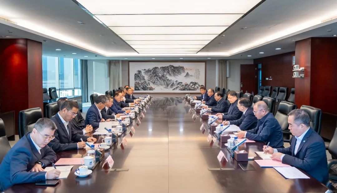 華電集團(tuán)黨組書記、董事長江毅會(huì)見中國中車黨委書記、董事長孫永才